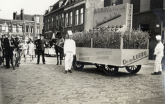 823068 Afbeelding van paard en wagen, met reclame voor de Lubro Brood- en Banketbakkerijen (Abel Tasmanstraat 9) te ...